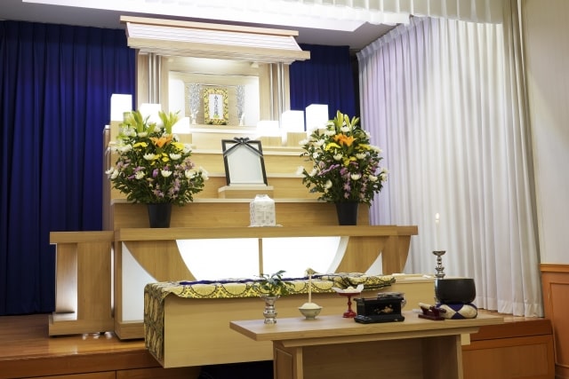 【札幌市】家族葬での祭壇選びやメリット