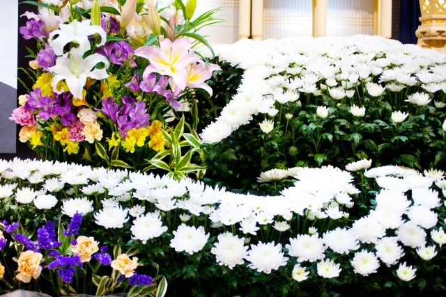 家族葬におすすめの花祭壇